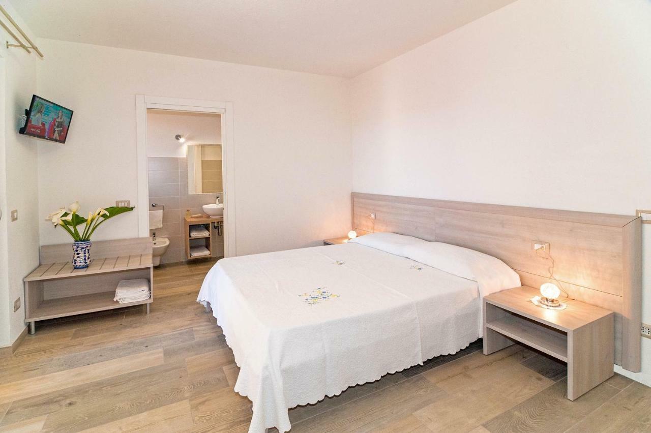 Molarotto Camere Con Angolo Cottura San Teodoro  Buitenkant foto