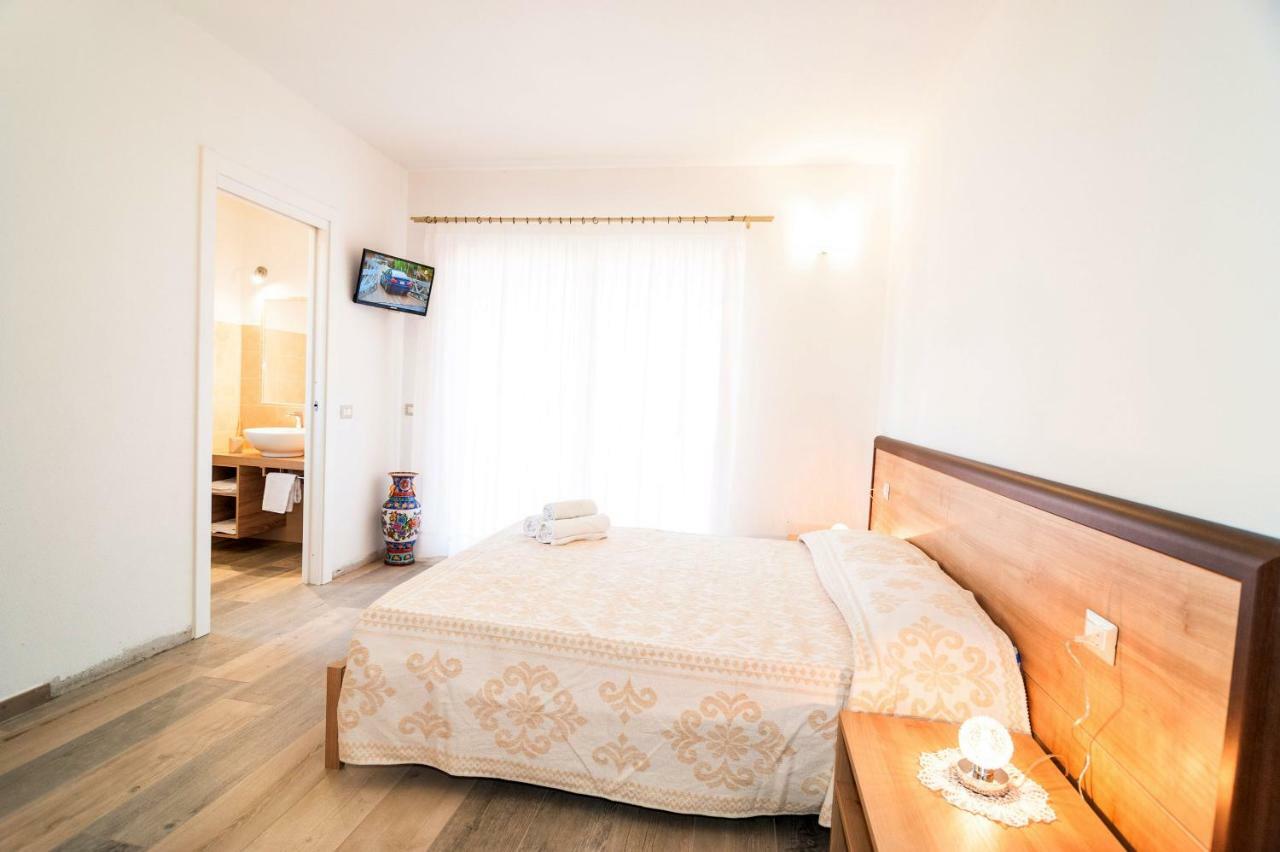 Molarotto Camere Con Angolo Cottura San Teodoro  Buitenkant foto